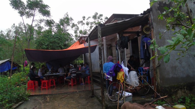 Người phụ nữ bị lũ cuốn trôi khi đưa cháu đi học: Nạn nhân về nước mới 4 ngày, con trai vừa 6 tháng tuổi - Ảnh 6.