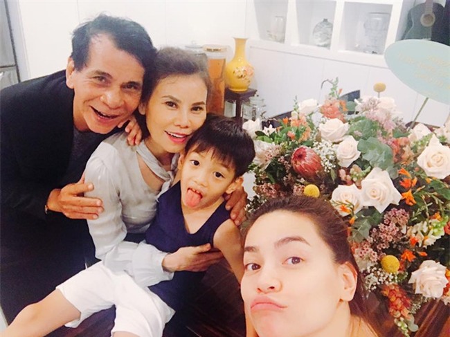 Kim Lý vui vẻ đi dự sinh nhật mẹ Hồ Ngọc Hà sau tin đồn chia tay - Ảnh 2.