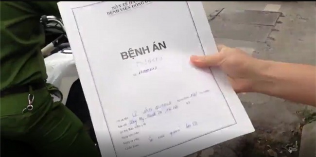 Công an lên tiếng về clip CSTT xử phạt xe cấp cứu trên phố Hà Nội: Tổ công tác làm đúng luật nhưng hơi cứng nhắc - Ảnh 2.