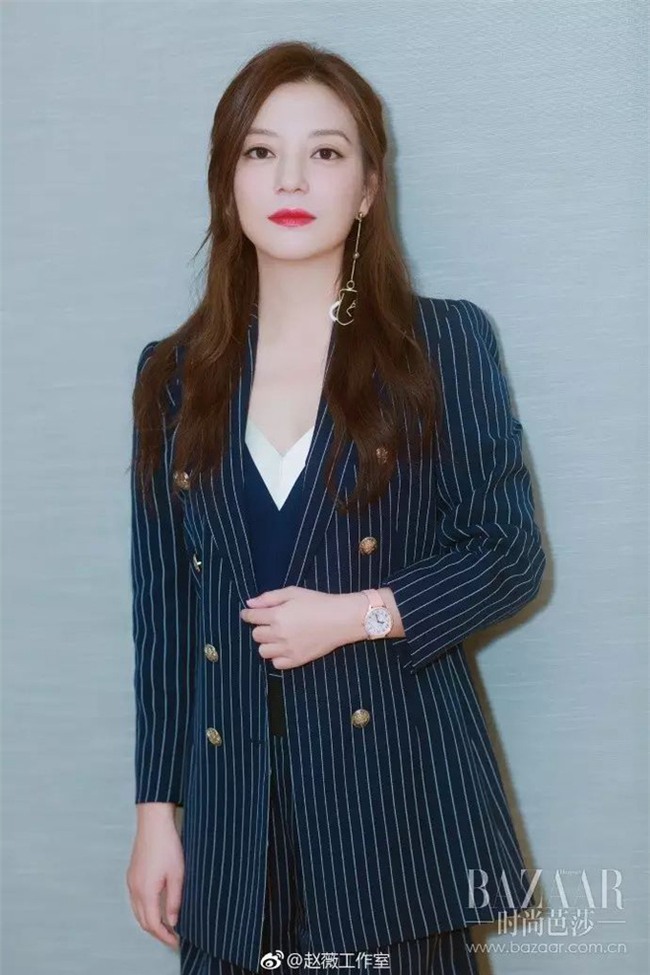 Cứ sang thu là 5 mẫu áo khoác quen thuộc này lại được loạt người đẹp Hoa ngữ lăng xê nhiệt tình - Ảnh 1.