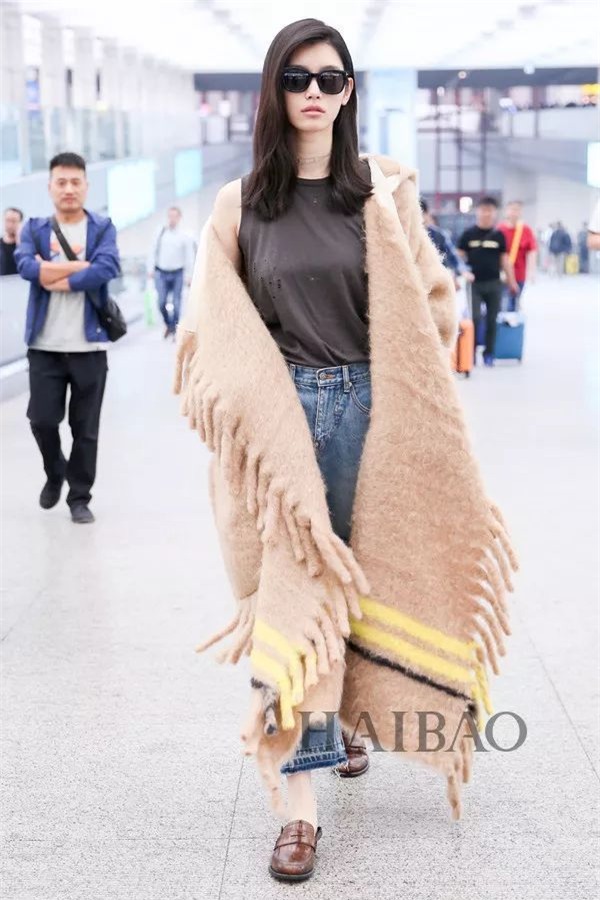 Cứ sang thu là 5 mẫu áo khoác quen thuộc này lại được loạt người đẹp Hoa ngữ lăng xê nhiệt tình - Ảnh 19.