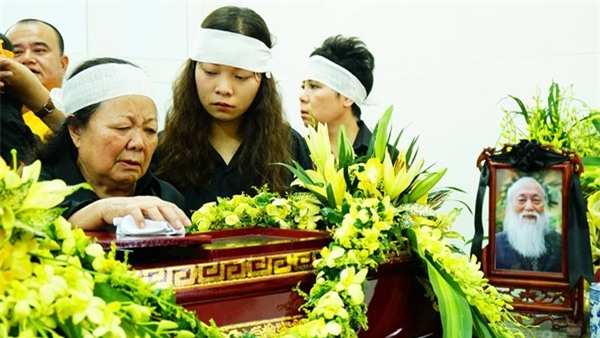 dam tang thay van nhu cuong: nguoi vo dung khong vung khi den nha tang le - 1