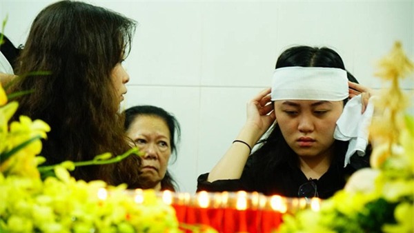 dam tang thay van nhu cuong: nguoi vo dung khong vung khi den nha tang le - 2