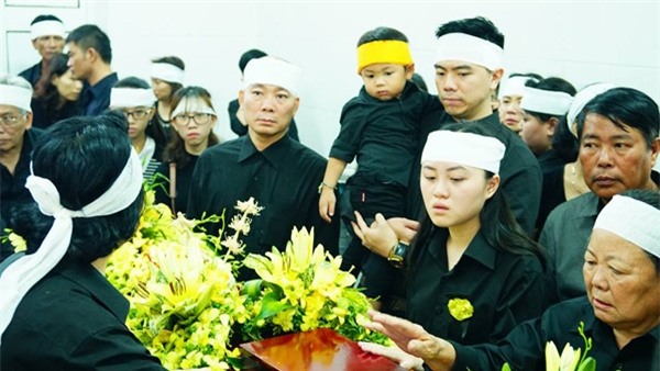 dam tang thay van nhu cuong: nguoi vo dung khong vung khi den nha tang le - 2