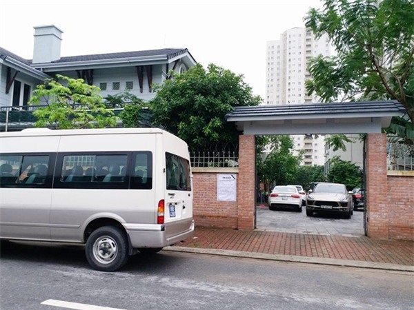 dam tang thay van nhu cuong: nguoi vo dung khong vung khi den nha tang le - 5