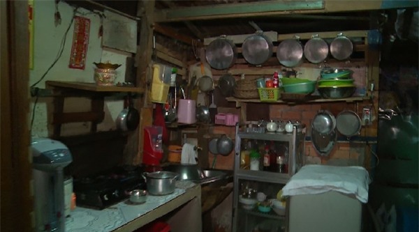 Mẹ ruột của ca sĩ Sơn Ngọc Minh ở nhà ổ chuột, làm giúp việc tại Cần Thơ - Ảnh 8.