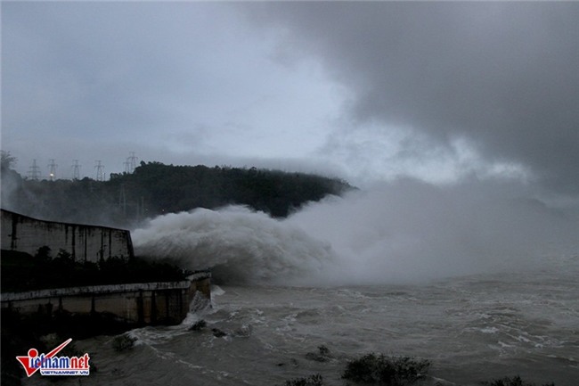 mưa lũ, lũ lụt, ngập lụt, Hòa Bình, thủy điện Hòa Bình