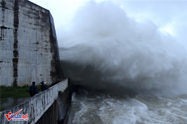 mưa lũ, lũ lụt, ngập lụt, Hòa Bình, thủy điện Hòa Bình