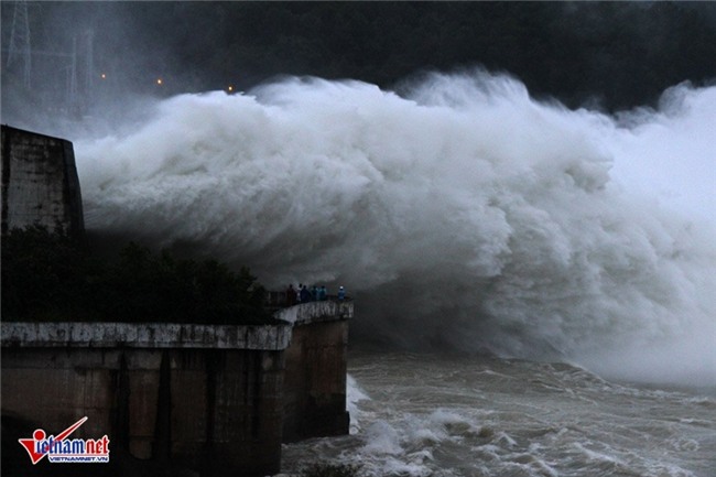 mưa lũ, lũ lụt, ngập lụt, Hòa Bình, thủy điện Hòa Bình