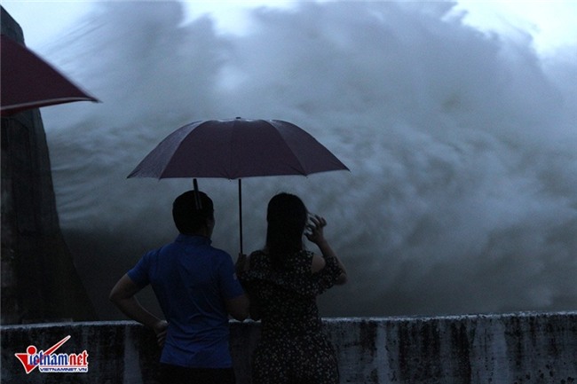 mưa lũ, lũ lụt, ngập lụt, Hòa Bình, thủy điện Hòa Bình