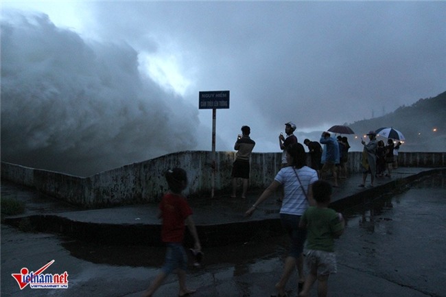 mưa lũ, lũ lụt, ngập lụt, Hòa Bình, thủy điện Hòa Bình