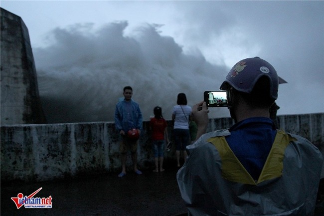 mưa lũ, lũ lụt, ngập lụt, Hòa Bình, thủy điện Hòa Bình