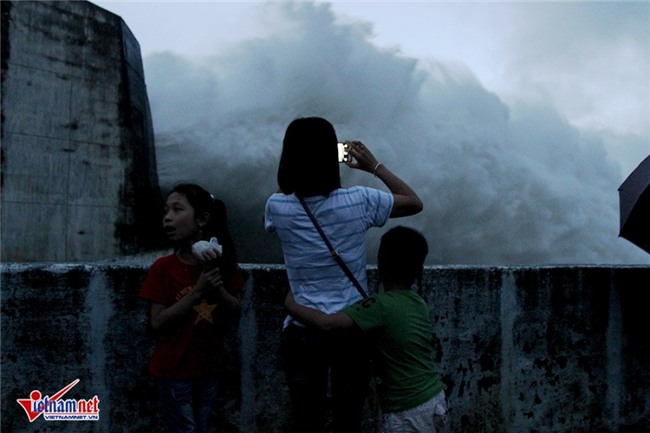 mưa lũ, lũ lụt, ngập lụt, Hòa Bình, thủy điện Hòa Bình
