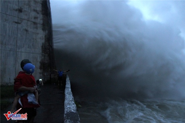 mưa lũ, lũ lụt, ngập lụt, Hòa Bình, thủy điện Hòa Bình