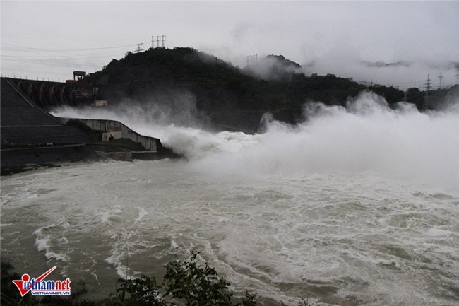 mưa lũ, lũ lụt, ngập lụt, Hòa Bình, thủy điện Hòa Bình