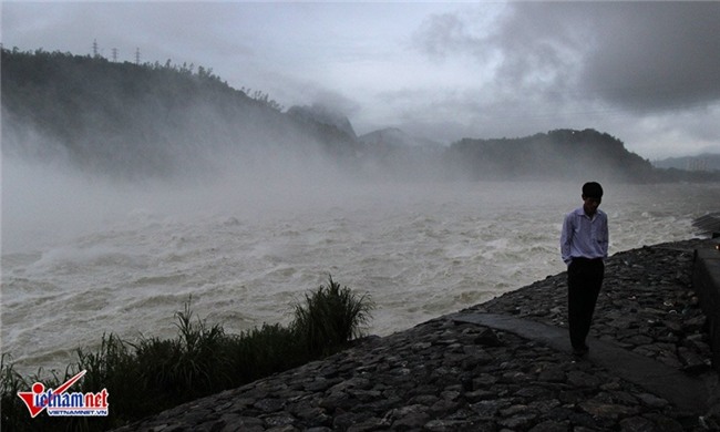 mưa lũ, lũ lụt, ngập lụt, Hòa Bình, thủy điện Hòa Bình