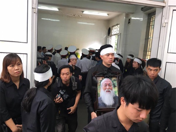 dam tang thay van nhu cuong: nguoi vo dung khong vung khi den nha tang le - 3