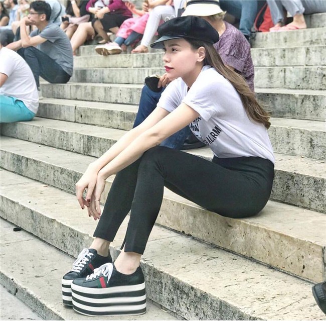 Hồ Ngọc Hà soán ngôi street style tuần này với bộ sưu tập giầy thần thánh-2