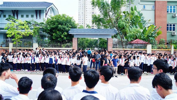 hoc sinh luong the vinh xep hang dai don linh cuu thay van nhu cuong ve truong - 3