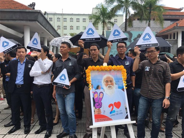 hoc sinh luong the vinh xep hang dai don linh cuu thay van nhu cuong ve truong - 32