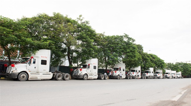 Dàn xe đầu kéo gần 10 tỷ đồng trong đám hỏi ở Hải Phòng - Ảnh 1.