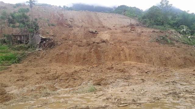 vu sat lo o hoa binh: tham hoa ap den bong dung mat ca gia dinh hinh anh 2