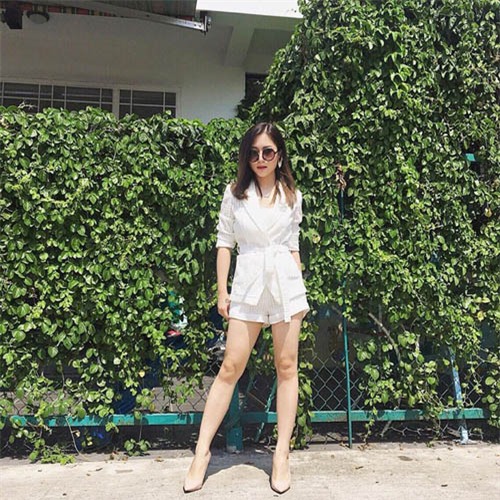 huong tram lai nhan mua loi che voi trang phuc thieu vai khi dien tai vu truong - 10