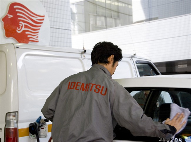 Ở quê hương, công ty Nhật mở trạm xăng tại Việt Nam có tận tay lau kính cho khách? - Ảnh 3.