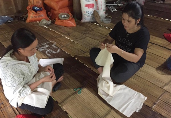 Sạt lở ở Hòa Bình: Khóc ngất kể phút đất vùi 4 người thân-1