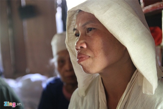 Truong xom bi chon vui khi keu goi nguoi dan chay khoi vung sat lo hinh anh 2