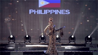 Clip: Huyền My mặc quốc phục hoành tráng, tỏa sáng trên sân khấu Miss Grand International 2017 - Ảnh 10.