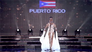 Clip: Huyền My mặc quốc phục hoành tráng, tỏa sáng trên sân khấu Miss Grand International 2017 - Ảnh 11.