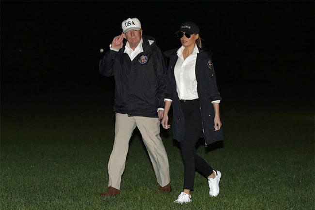 Nổi tiếng với việc dát loạt hàng hiệu lên người nhưng phu nhân Tổng thống Trump cũng có lúc diện đồ bình dân - Ảnh 9.