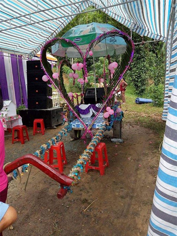 dam cuoi mua mua bao: chu re gian nan tim "1001 cach" de ruoc nang ve dinh - 13