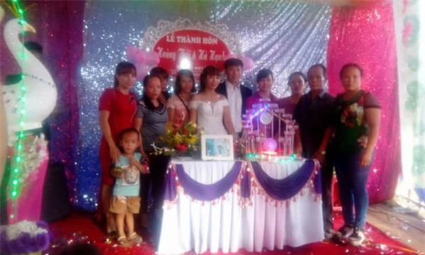 dam cuoi mua mua bao: chu re gian nan tim "1001 cach" de ruoc nang ve dinh - 15