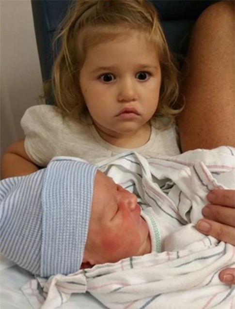 “Điều này có nghĩa con không còn là con một nữa ư?”