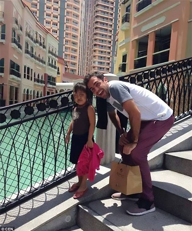 Bé gái mắc bệnh không thể ngủ bị mẹ bán cho đám ma cô, ngày ngày chịu đòn để đi ăn xin - Ảnh 2.