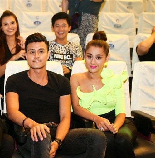 Vinh Thuy buc xuc truoc tin don yeu duong nu ca si chuyen gioi hot nhat Vbiz