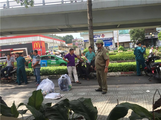 Trích xuất hình ảnh từ camera, truy tìm người đàn ông nhặt phế liệu giết bạn nhậu ở Sài Gòn - Ảnh 1.