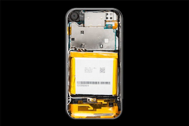 Nội thất bên trong iPhone đã thay đổi như thế nào suốt 10 năm qua? - Ảnh 1.