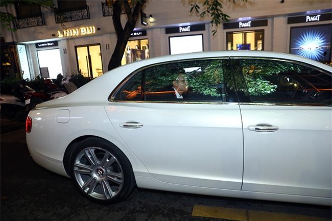 thieu gia phan hai ''nguoi phan xu” khoe sieu xe chuc ty moi tau hinh anh 1