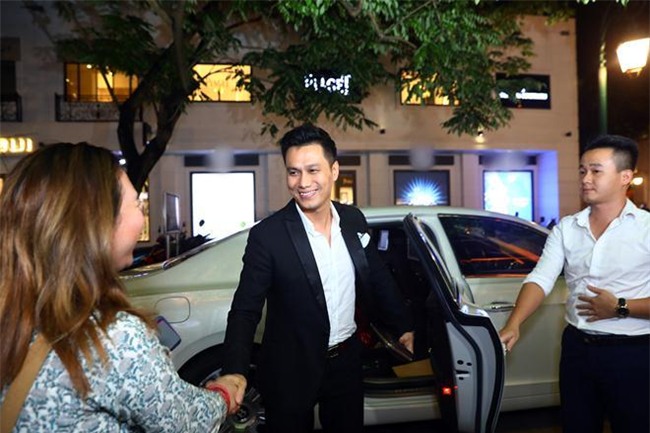 thieu gia phan hai ''nguoi phan xu” khoe sieu xe chuc ty moi tau hinh anh 3