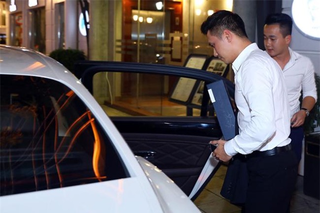 thieu gia phan hai ''nguoi phan xu” khoe sieu xe chuc ty moi tau hinh anh 6