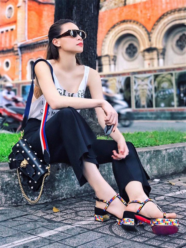 Sau đôi sneaker 20cm, Hà Hồ lại tiếp tục sắm thêm đôi sandal lóng lánh nhìn lóa hết cả mắt - Ảnh 3.