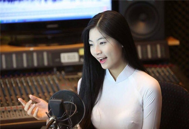 Hot girl áo dài tự tin khoe giọng hát ngọt như mía lùi khi cover hit Duyên phận-9