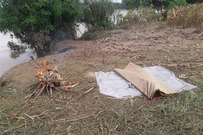 Yên Bái: Nhói lòng phát hiện thi thể bé gái 3 tuổi bị lũ cuốn trôi - Ảnh 2.