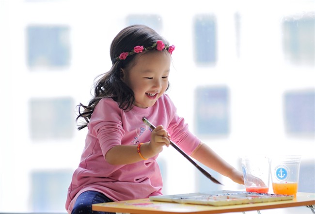 Không biết ngoại ngữ vẫn có thể dạy con giao tiếp tiếng Anh theo gợi ý của BTV Mùi Khánh Ly - Ảnh 2.