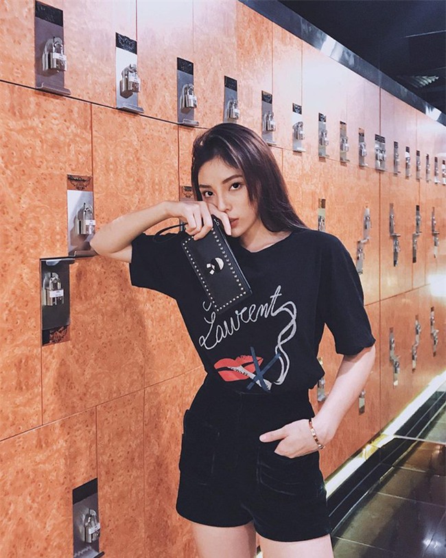Chỉ là sơmi, áo phông thôi mà Kỳ Duyên cũng diện chất như này - Ảnh 8.