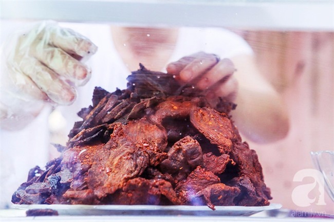 Gió mùa về, tìm đến hàng nộm bò khô gia truyền ven hồ Tây, qua mấy đời vẫn chỉ 20 nghìn/đĩa - Ảnh 6.