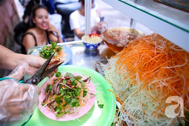 Gió mùa về, tìm đến hàng nộm bò khô gia truyền ven hồ Tây, qua mấy đời vẫn chỉ 20 nghìn/đĩa - Ảnh 8.